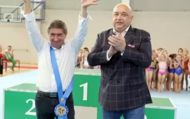  Тук получава от спортния министър Красен Кралев най-високото държавно отличие в спорта у нас - "Венец на победителя“, през юли 2019 г. по случай своята 60-годишнина.