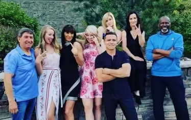  Делчев (вляво) с треньорите от школата си.