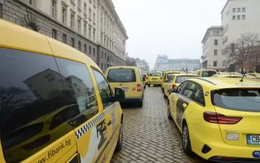 Вицепремиер обеща паник бутони и видеорегистратори за такситата