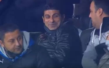  Един от хората, които трябва да служат най-много за пример - спортният директор на "Локомотив" Георги Иванов - Гонзо, всъщност показа как не трябва да се държи човек по време на мач в епидемична обстановка.