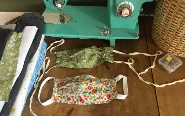 Тези и други домашно произведени маски ще влязат в колекциите на музеите за в бъдеще.