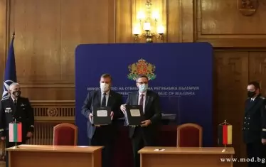 Каракачанов подписа договора за новите военни кораби за 1 млрд.лв
