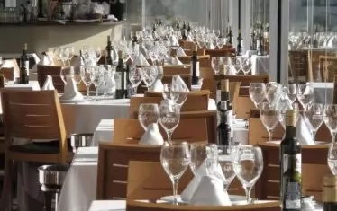 Намаляването на ДДС за заведенията беше необмислен ход, който не може да реши проблемите, създавани от коронавируса. 