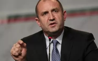 Радев спря закона, който заплашва със затвор споделеното пътуване 