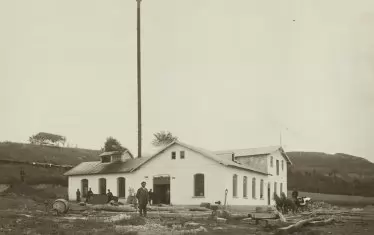 Фабриката за аби, шалове, гайтани, пояси и др. на Семов & Георгиев в Габрово (1912 г.).