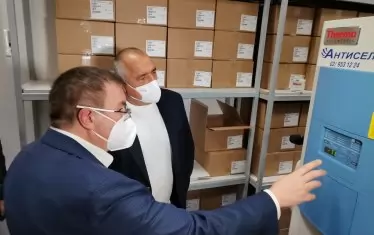 Бойко Борисов инспектира хладилниците за ваксини