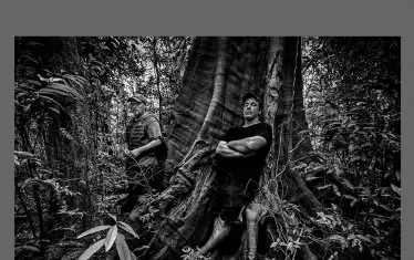  В джунглата, още една снимка от фотоалбума. 