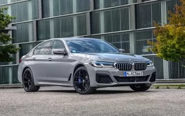 BMW 545e xDrive Sedan