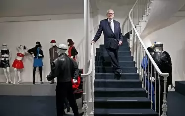  Легендарният дизайнер на откриването на изложбата „Минало Настояще Бъдеще“ в музея „Пиер Карден“ в Париж на 13 ноември 2014 г.