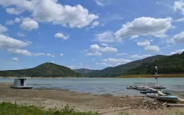 Водата се отдръпна доста тази година от язовирите в Източна България.