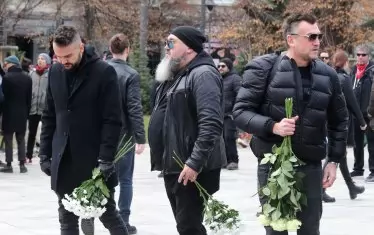 Владимир Ампов-Графа, Иво Казасов от "Акага" и Любо Киров бяха сред колегите, които изказаха съболезнования.