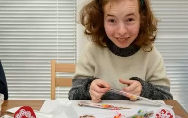 Книжарница с мисия "Надежда". Българският център за нестопанско право поддържа платформата darpazar.bg, където могат да бъдат закупени стотици продукти, произведени от социални предприятия. 