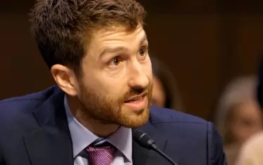 Филмът е мощна пиар акция на Тристан Харис, бивш ръководител на отдела за етичен дизайн на Гугъл и радетел за регулации на социалните мрежи.