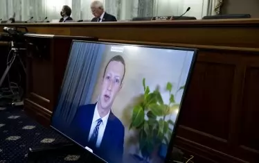 Зукърбърг застана дистанционно пред американския Сенат, за да защити политиката на "Фейсбук" спрямо фалшивите новини и дезинформацията по време на президентските избори.