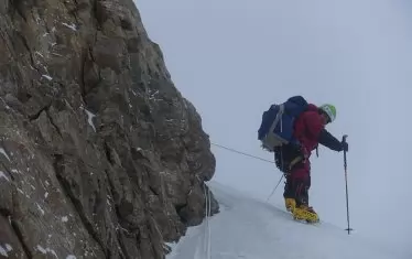  Атанас Скатов по пътя към Лагер 1