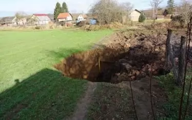 Кратери зейнаха в Петриня след трусовете