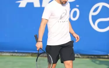 Димитър Кузманов спаси два мачбола и се класира за основната схема.