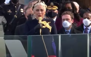  Лейди Гага изпълни националния химн по време на инаугурацията