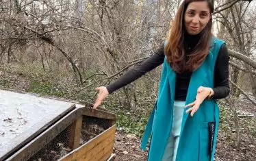 Компостерът край кухнята на Благичка, в който вече изхвърлят боклука си 30-ина семейства от квартала.