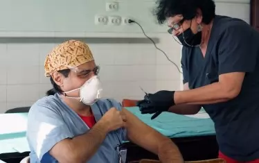  У нас ваксинациите започнаха със здравния персонал. На снимката - болницата в Стара Загора. Предстои ваксинирането на хората в домовете и учителите. 