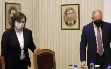 Корнелия Нинова настоя с президента да говорят за слуховете за конфликт между двамата.
