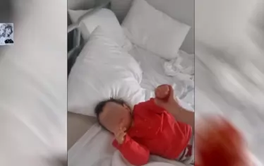 Майка с бебе лежа 6 дни в килия заради агенцията за бежанците