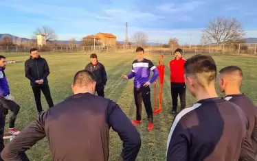 Бившият нападател на "Манчестър Юн", "Тотнъм", "Байер", "Монако" и т.н. казва встъпителните си думи пред отбора на "Етър".