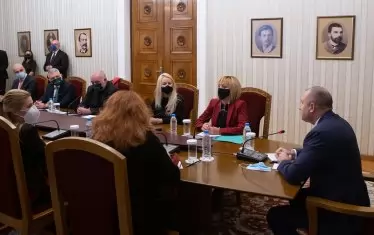  Румен Радев, Мая Манолова и Отровното трио