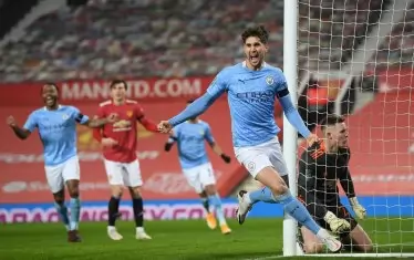 Джон Стоунс се радва, след като е вкарал първия гол за "Манчестър Сити".