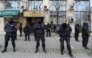  Полицията очаква протестиращите танцьори и музиканти пред МЗ-