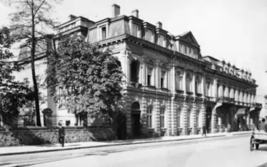  Домът на Иван Евстратиев Гешов на бул. "Цар Освободител".