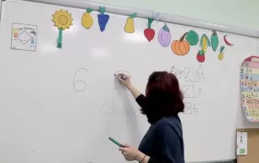 Ще потънат ли десетки милиони в скъпа техника за училищата? 