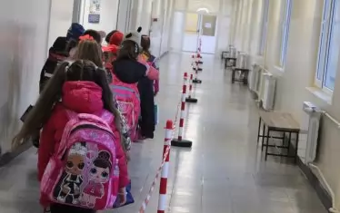 Всички деца се връщат в училище в София и още три области