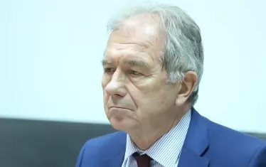 Проф. Лъчезар Костов просрочи мандата си като шеф на Агенцията за ядрено регулиране с две години. Правителството се сети, че е крайно време да назначи нов председател, едва преди Коледа. 