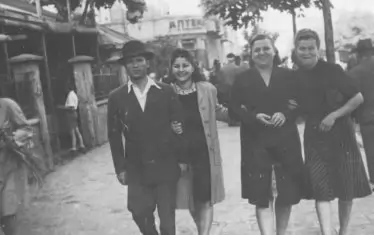 В края на 30-те години все още на ъгъла на улиците "Витоша" и "Патриарх Евтимий" лекарства се купуват от фармацевта от Щип.