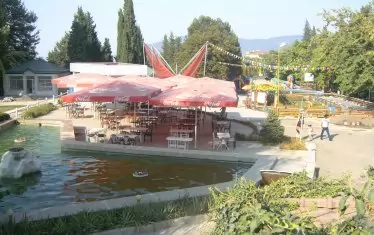  Парк в столицата Степанакерт.