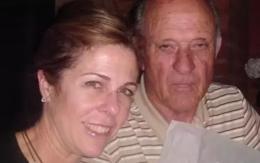  Рита Уилсън с баща си. 