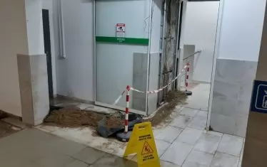  Състоянието на един от коридорите в станция "Интер Експо център-Цариградско шосе".
