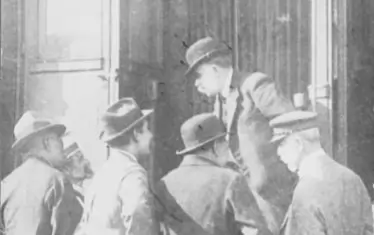 Теодор Теодоров на гарата в Лозана на път за Париж.