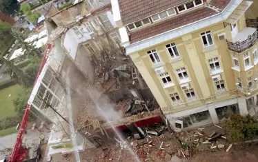  Кой би си помислил, че сграда ще рухне върху него в центъра на европейската столица София. Но на "Алабин" така загинаха две момичета.