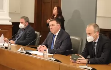 Здравният министър: Вероятно сме в началото на трета вълна