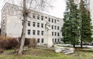  Главната сграда на бившия техникум, който ще се превърне в Център за съвременно изкуство. 