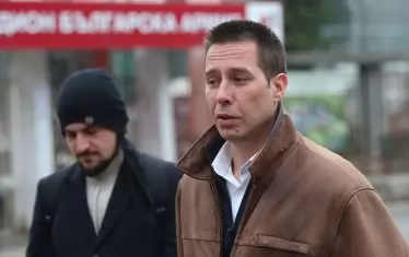Очакваното с притеснение от феновете общо събрание на акционерите на клуба в събота протече в присъствието само на упълномощени лица (като адвоката на Гриша Ганчев -  Станислав Трендафилов, на преден план), но не и на акционери.