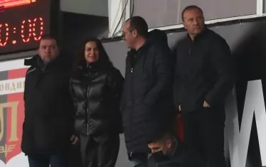 В ложите на ст. "Локомотив" носенето на маски и спазването на дистанция отново бе пожелателно, а не задължително.