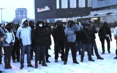 Участниците в "Луковмарш" се събраха пред НДК, но имат право единствено да поставят цветя пред дома на ген.Луков