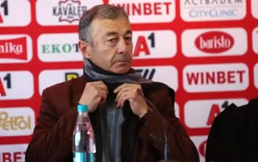 Пред изпълнителния директор на клуба Пламен Марков има две възможности - да си върне предишното удобно ежедневие, ако Ганчев размисли, или да се нагърби да търси и преговаря с евентуални инвеститори в клуба.