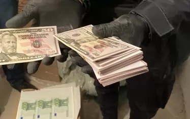  Прокуратурата спокойно може да си пусне тази снимка и при следващото разбиване на същата група и печатница - никой няма и да разбере...