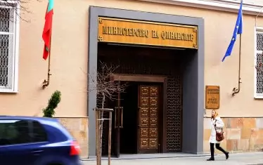 МФ отговори къде са 9-те милиарда