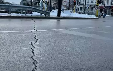 "Фантазия и фуга" - асфалт, бронз, инертни материали. 