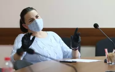 СЕМ (на снимката председателката Бетина Жотева) забелязва проблема, но бездейства.